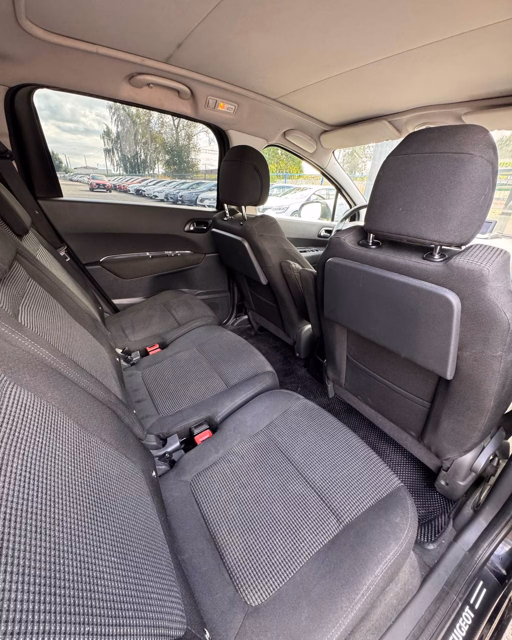 Peugeot 5008 фото 11