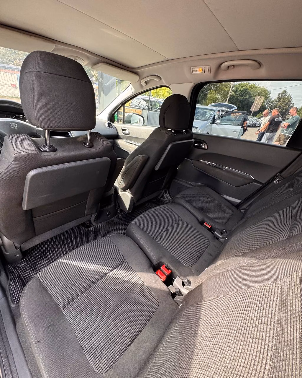 Peugeot 5008 фото 12