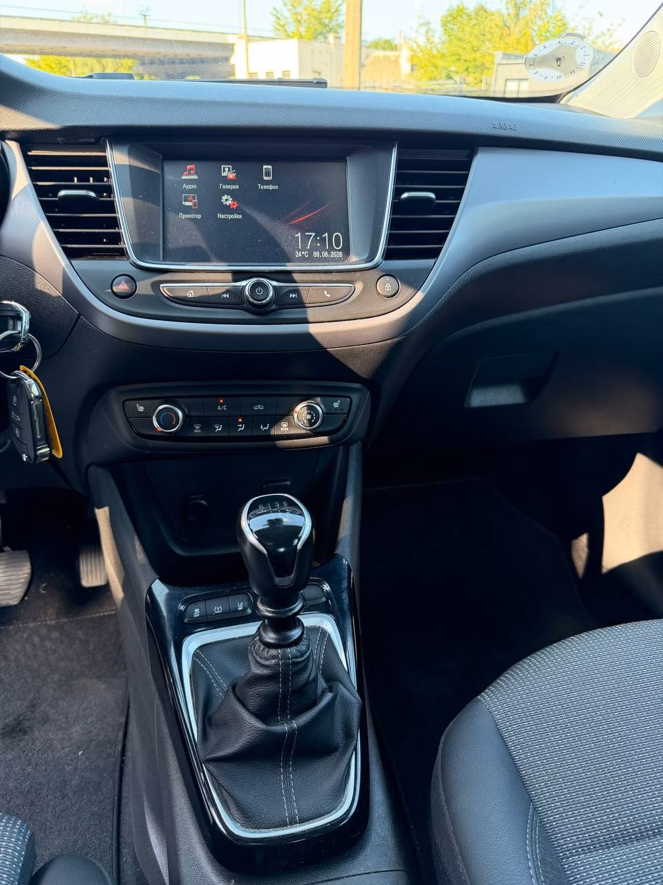 Opel Crossland X фото 15