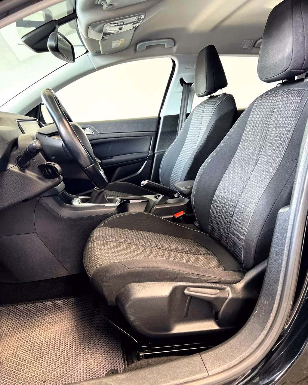 Peugeot 308 фото 9