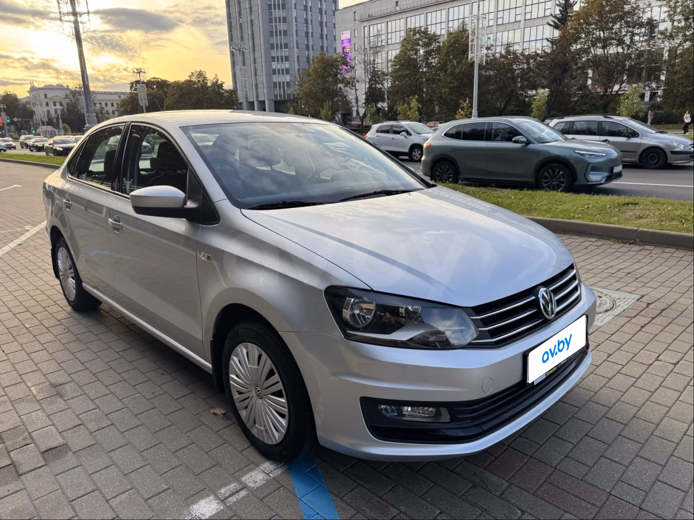 Volkswagen Polo Sedan фото 2