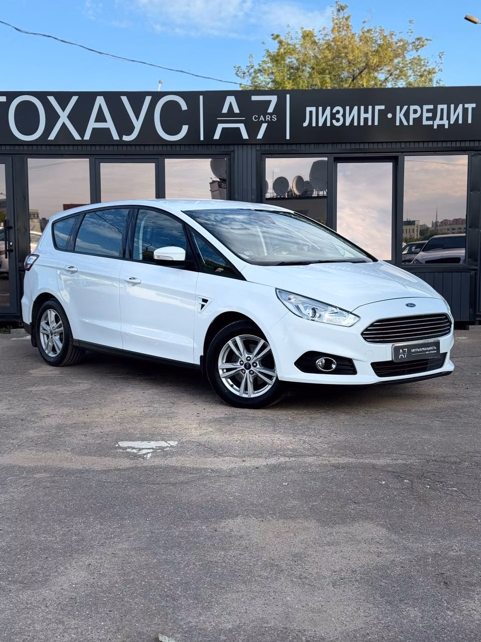Ford S-MAX фото 2