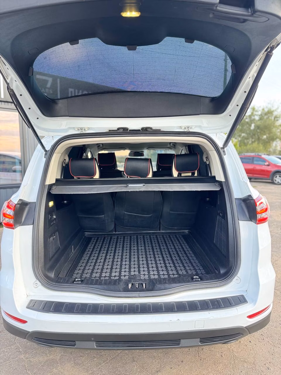 Ford S-MAX фото 8