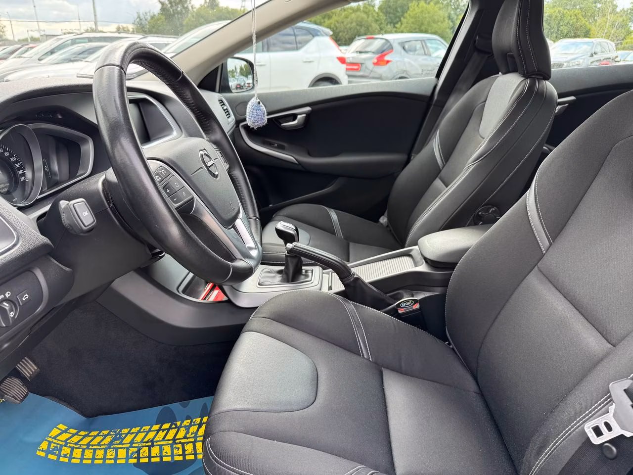 Volvo V40 фото 9
