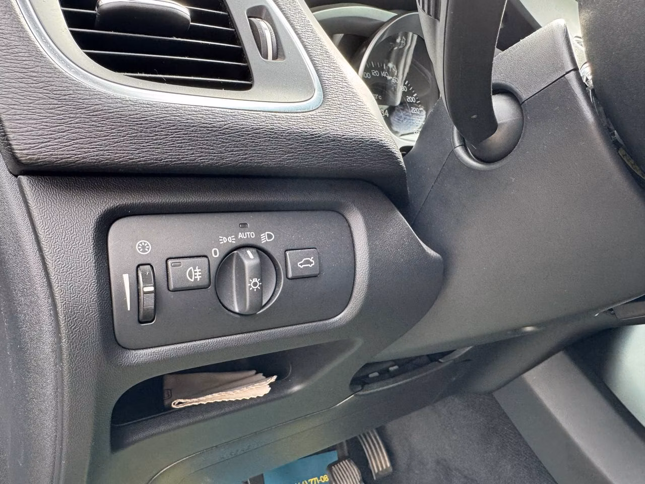 Volvo V40 фото 15