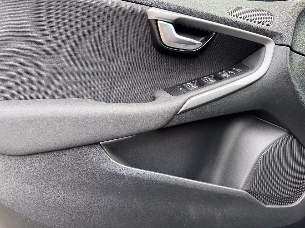 Volvo V40 фото 16