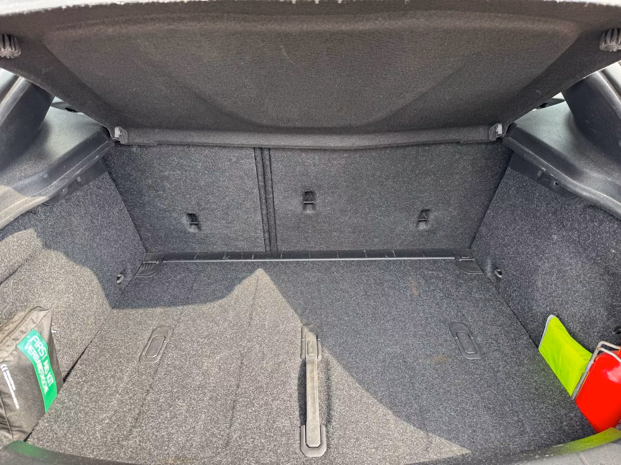 Volvo V40 фото 19