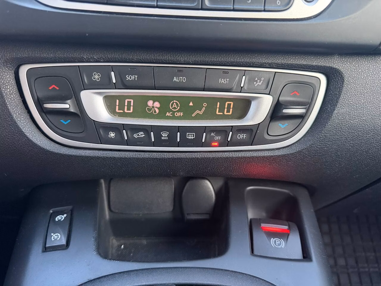 Renault Grand Scenic фото 14