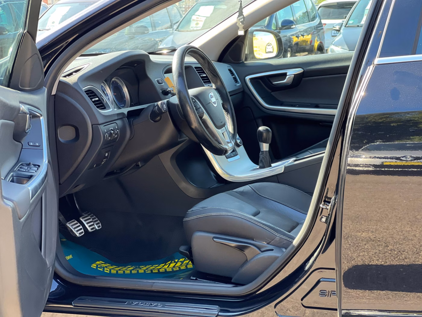 Volvo V60 фото 10