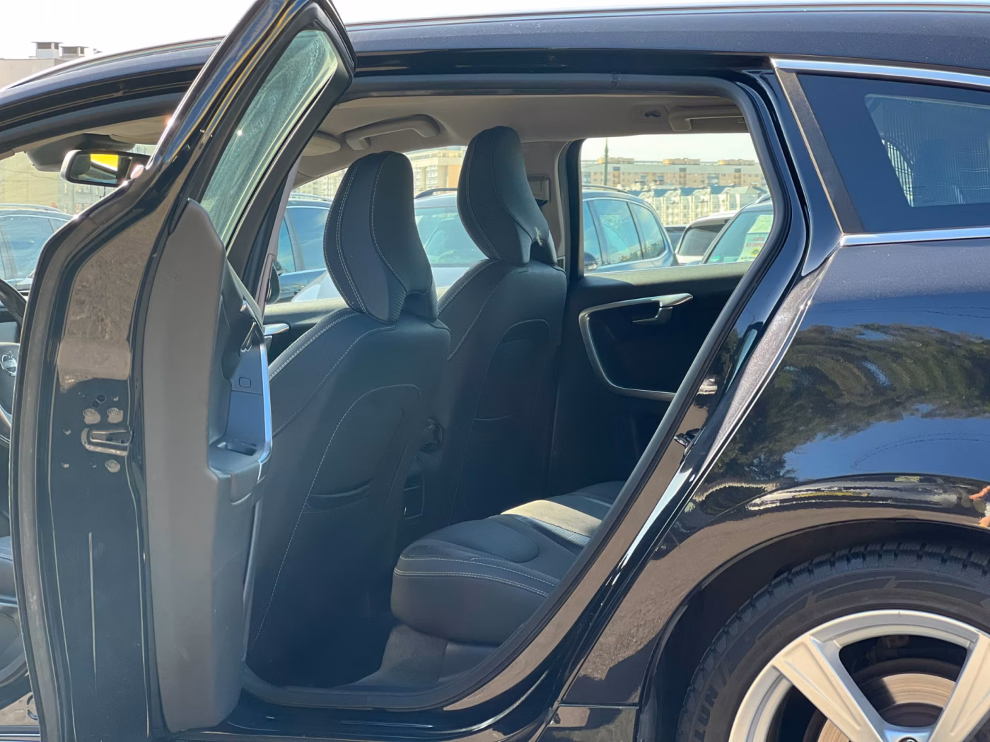 Volvo V60 фото 15