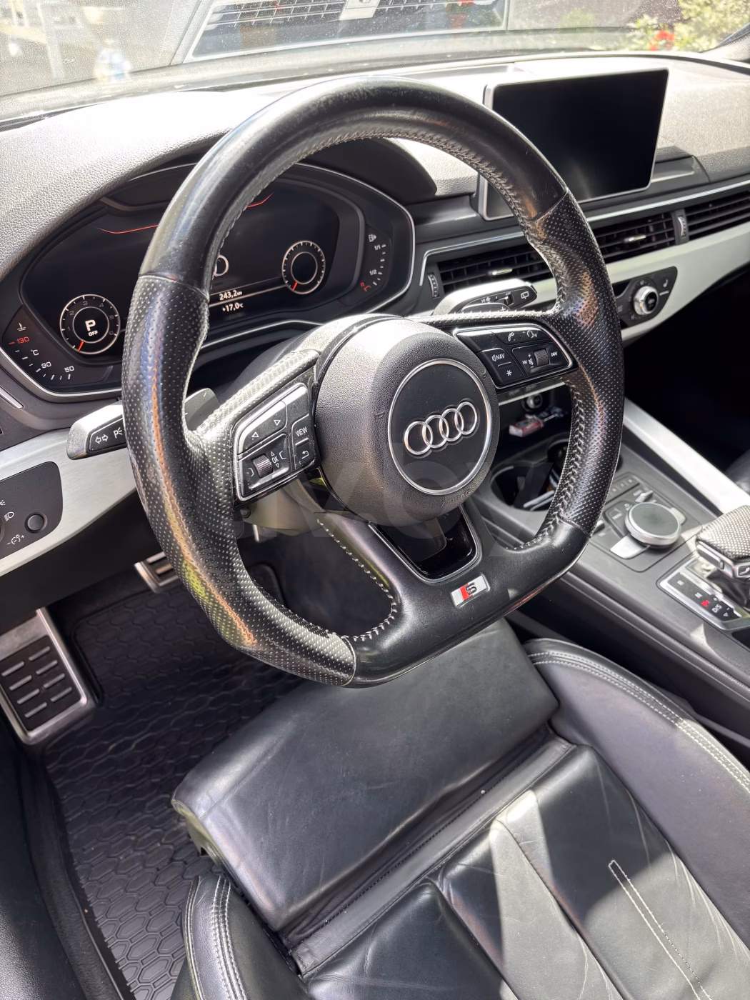 Audi A4 фото 11