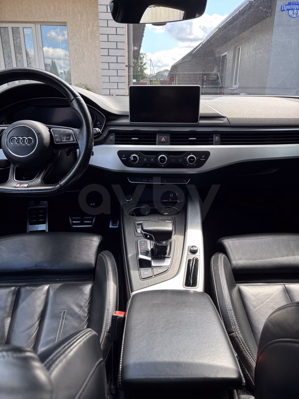 Audi A4 фото 12