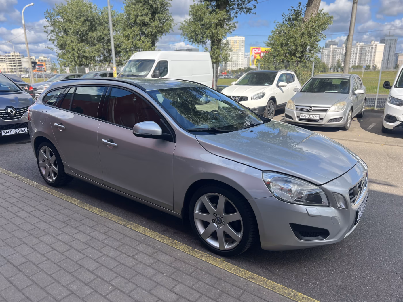 Volvo V60 фото 8