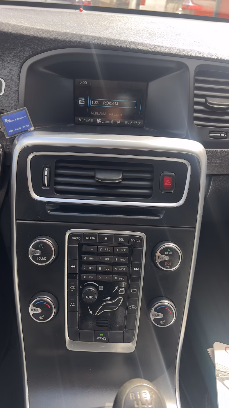 Volvo V60 фото 17