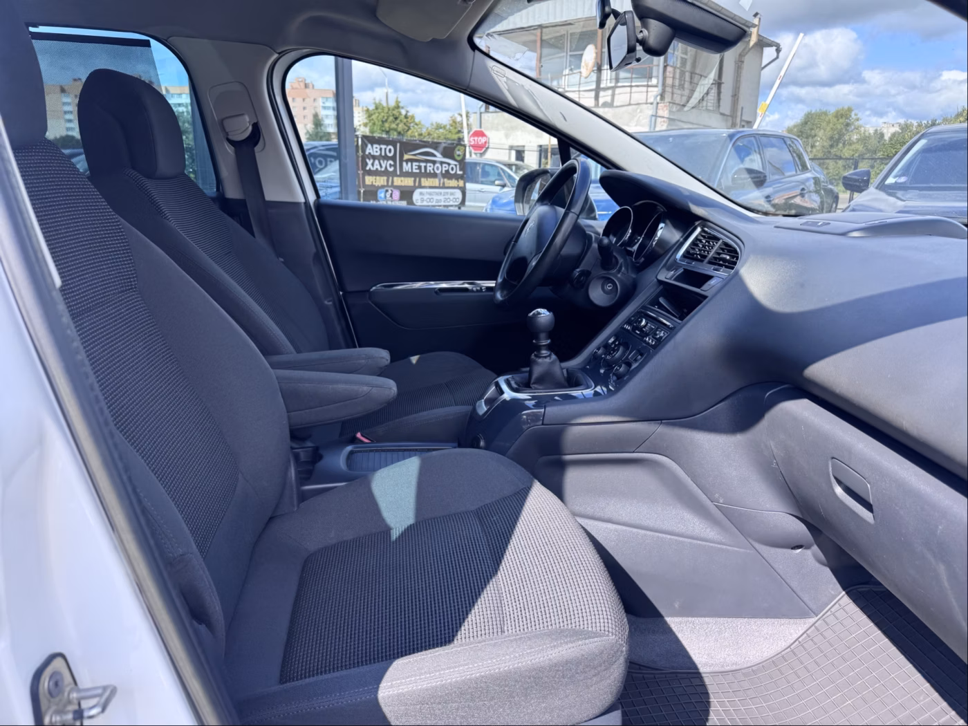 Peugeot 5008 фото 15