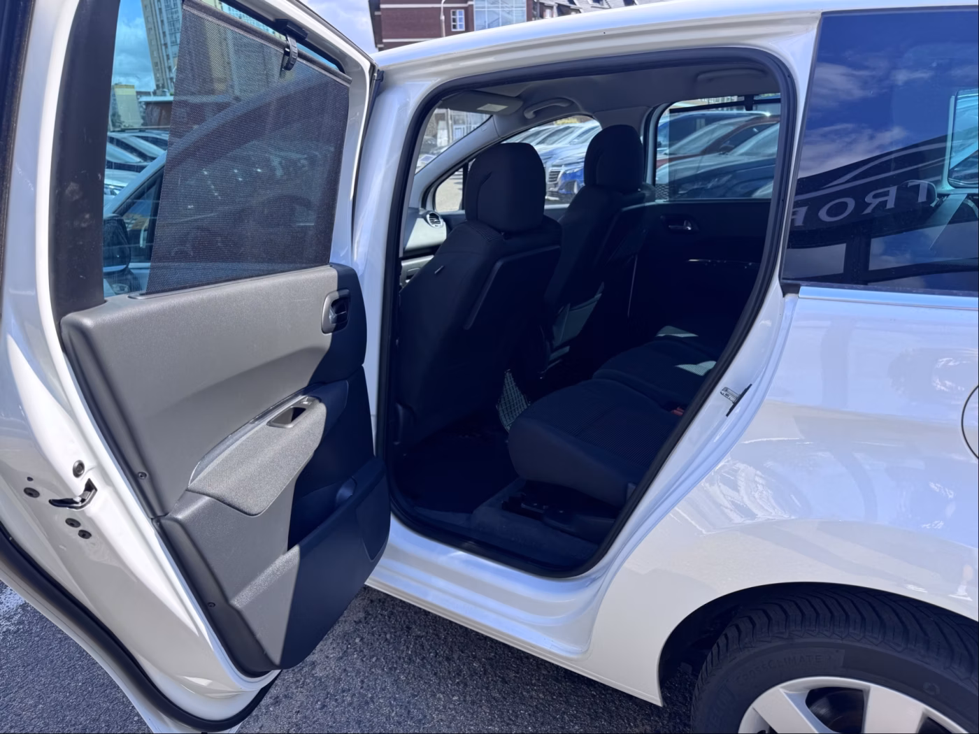 Peugeot 5008 фото 18