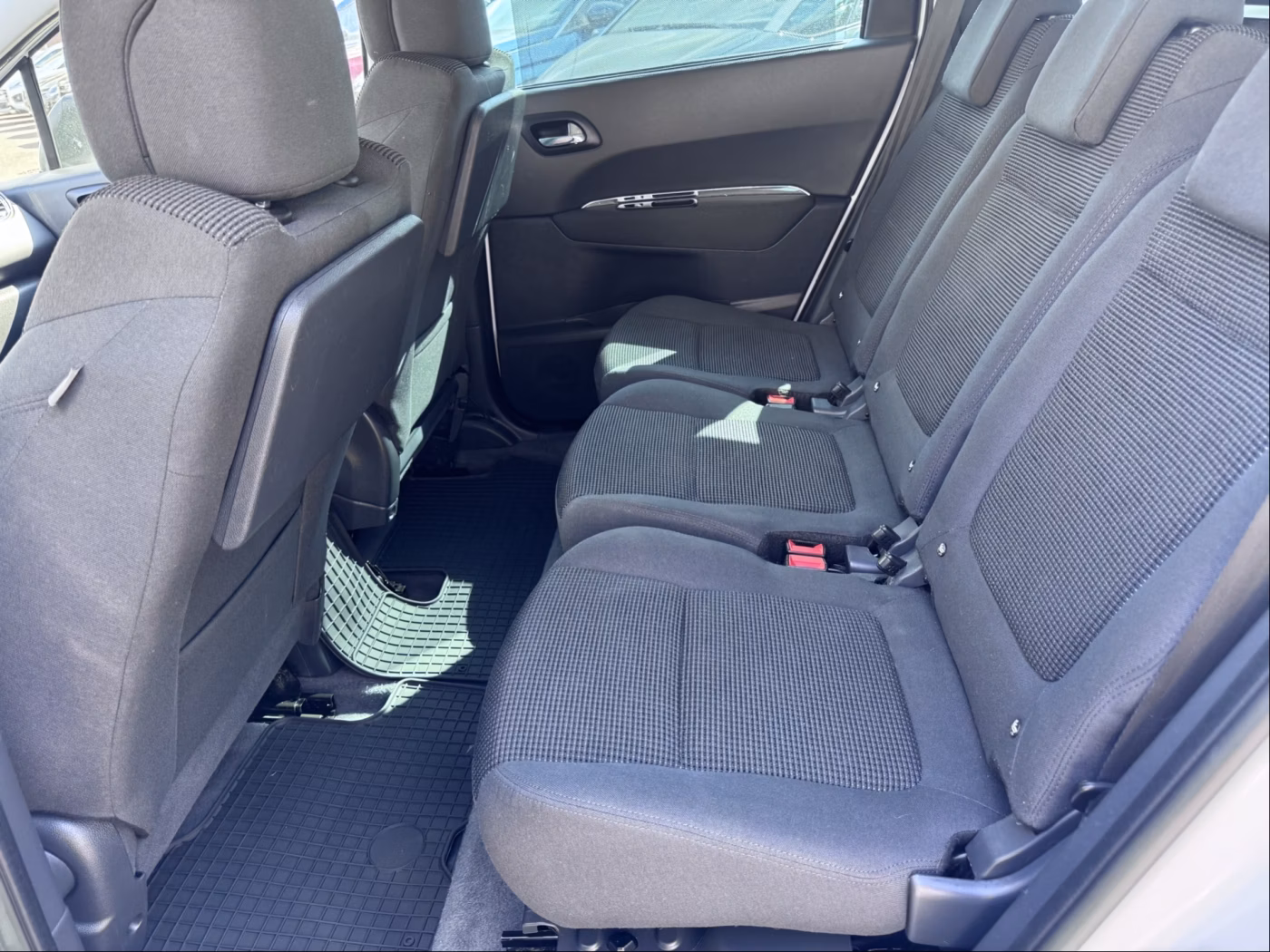 Peugeot 5008 фото 19