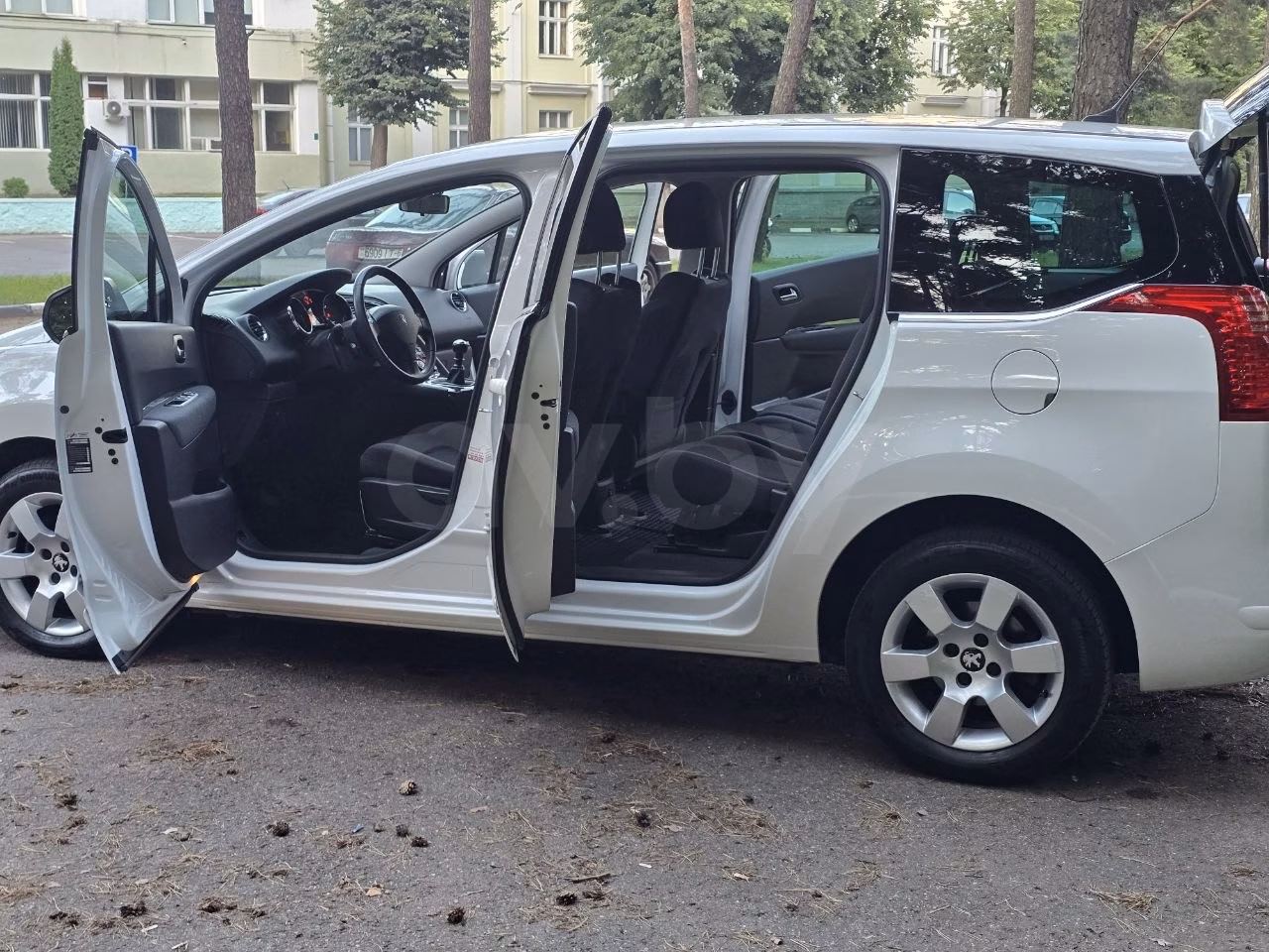 Peugeot 5008 фото 12