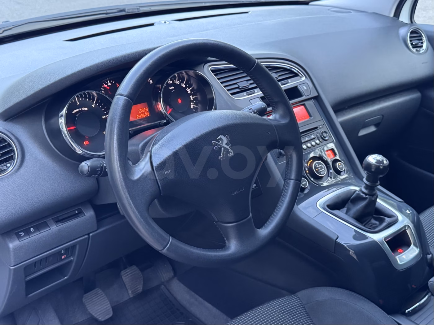 Peugeot 5008 фото 15