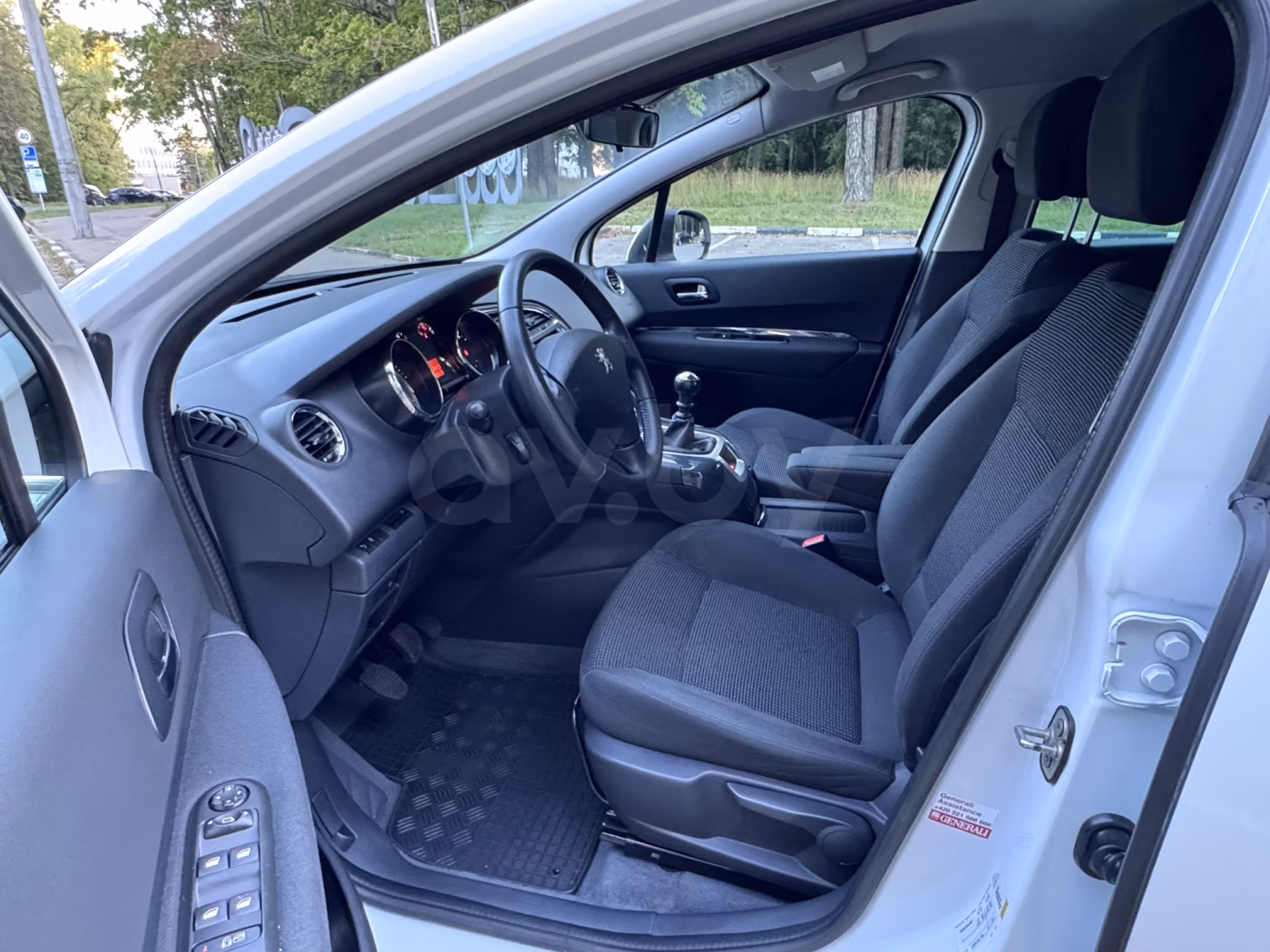 Peugeot 5008 фото 16
