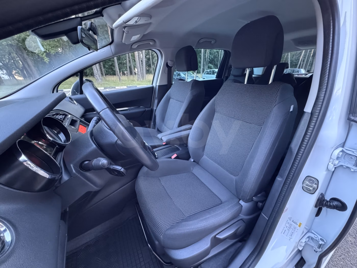 Peugeot 5008 фото 17