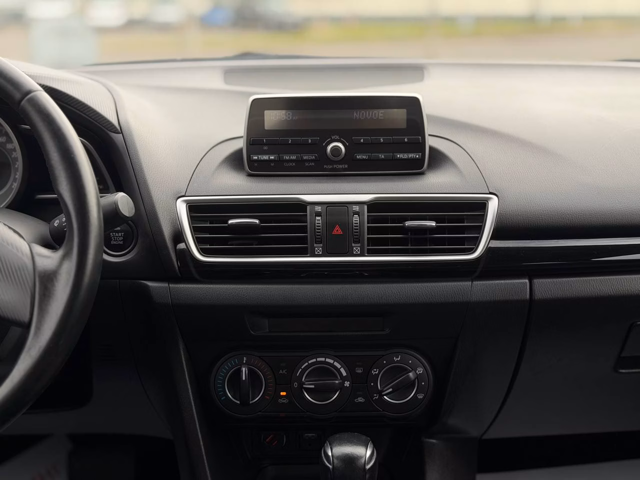 Mazda 3 фото 12
