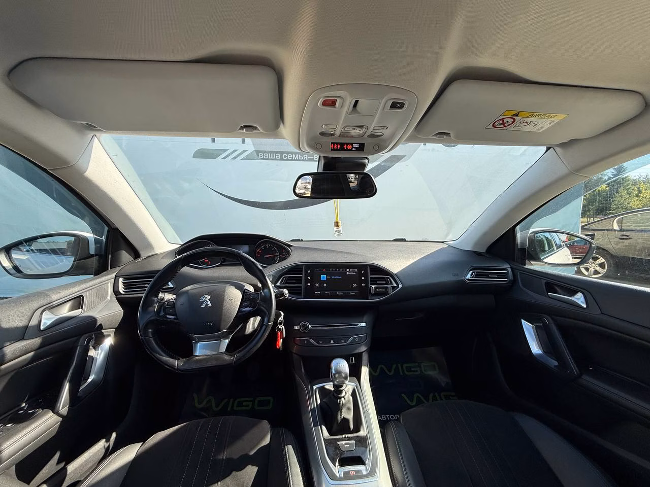 Peugeot 308 фото 9