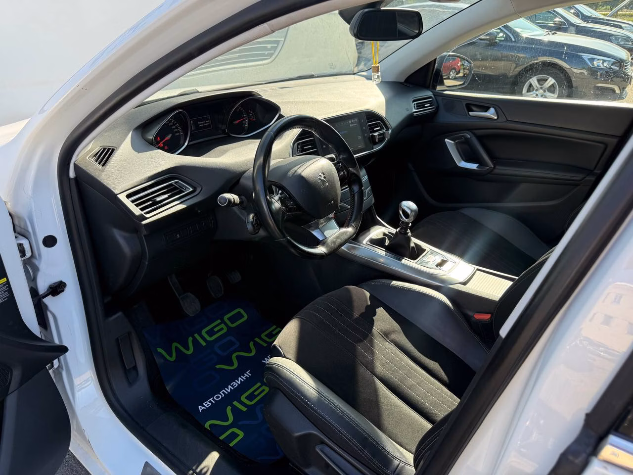 Peugeot 308 фото 11