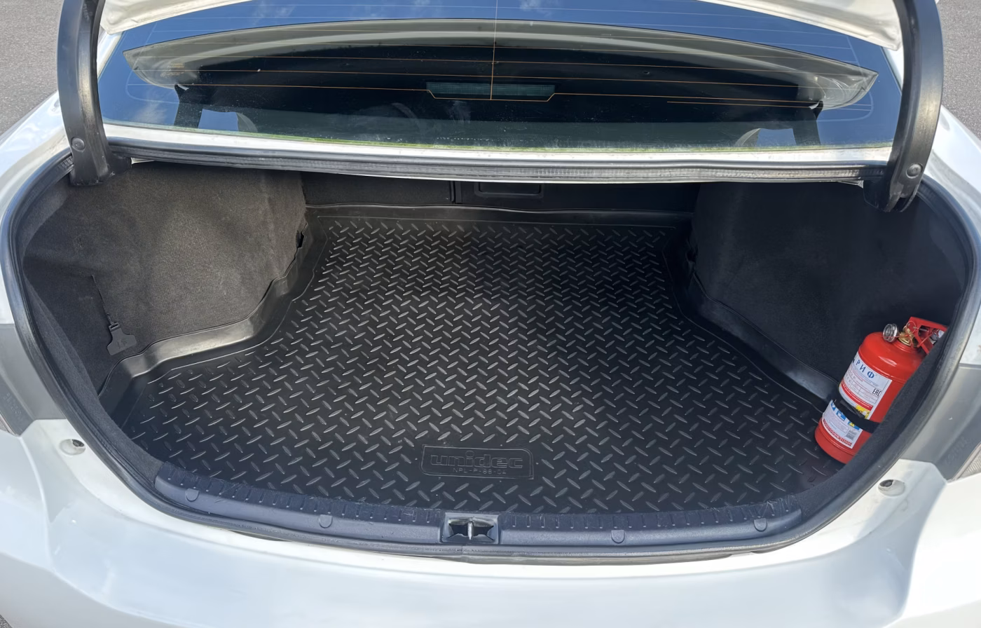 Toyota Avensis фото 10
