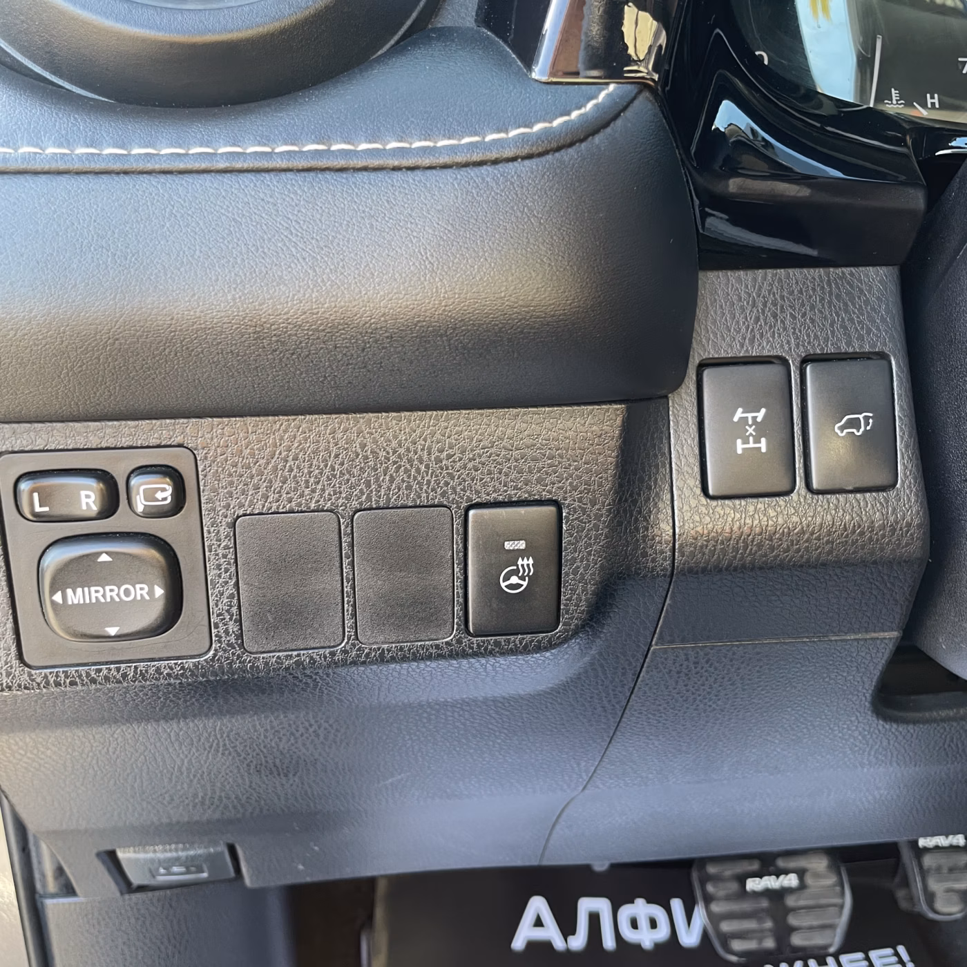 Toyota RAV4 фото 12