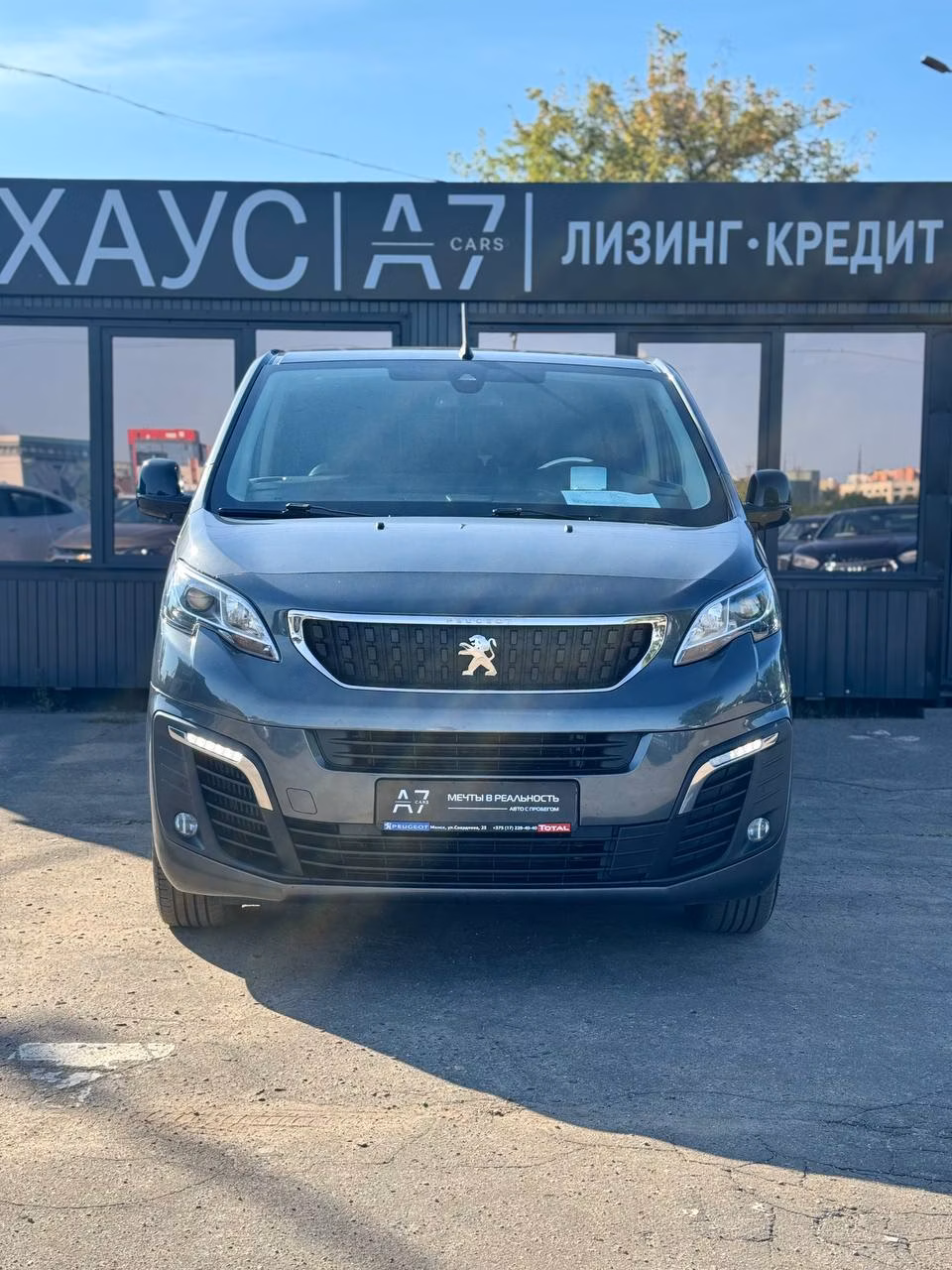 Peugeot Traveller фото 3