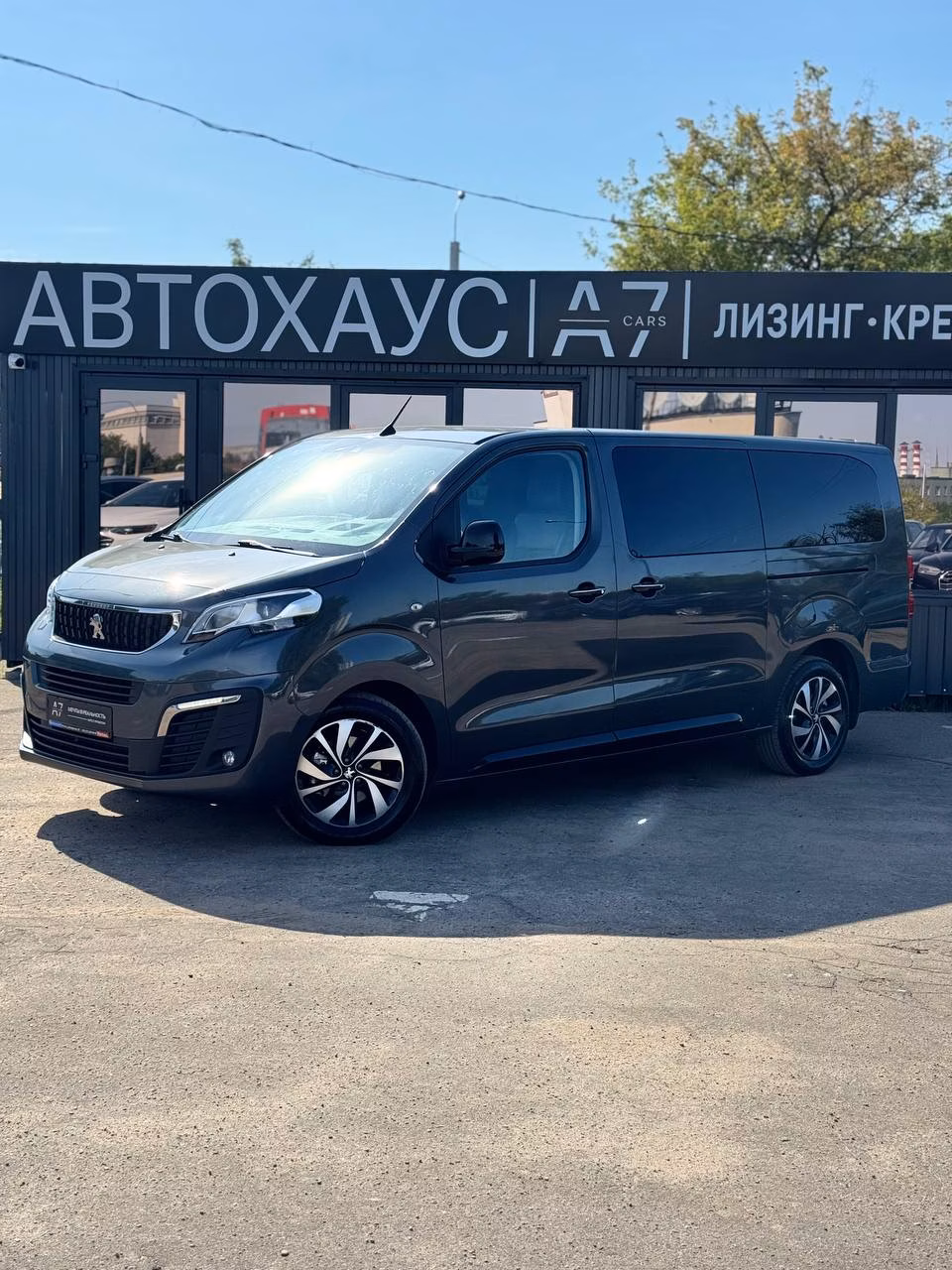 Peugeot Traveller фото 4