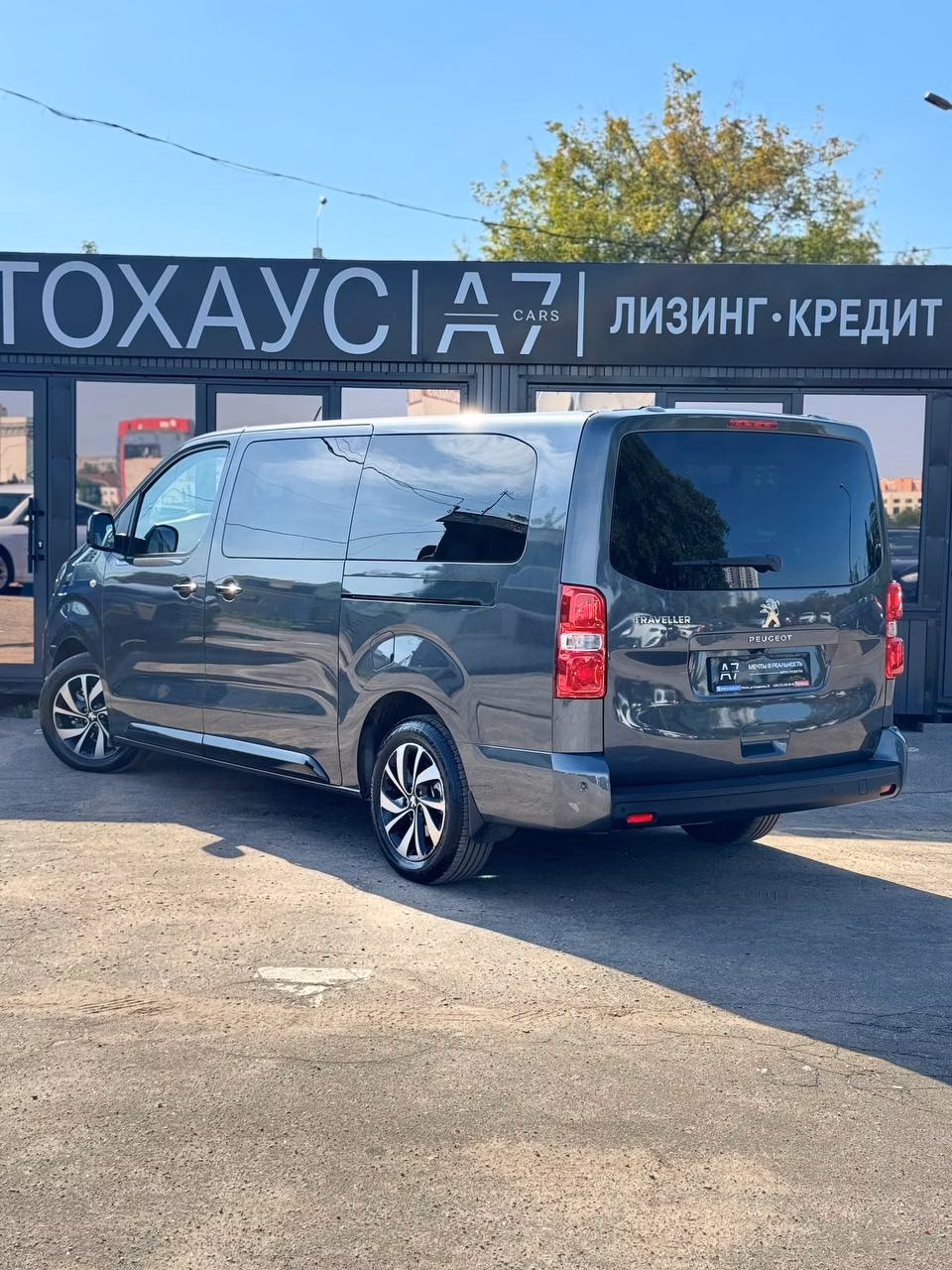 Peugeot Traveller фото 5