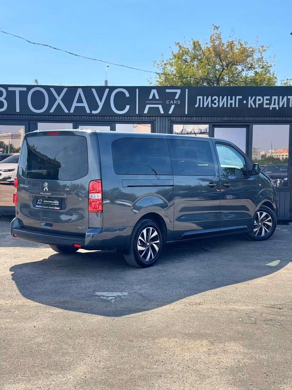 Peugeot Traveller фото 7
