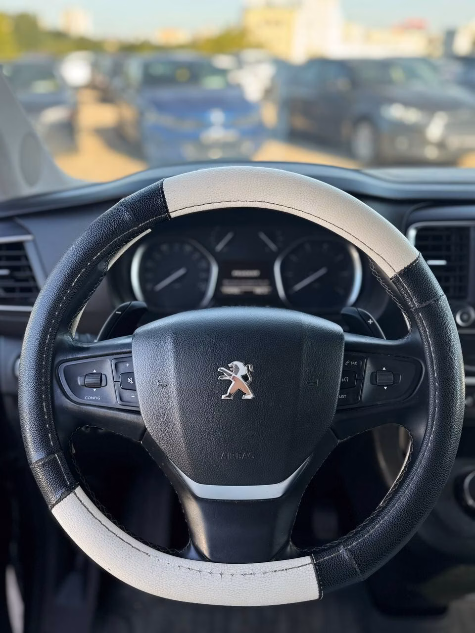 Peugeot Traveller фото 15