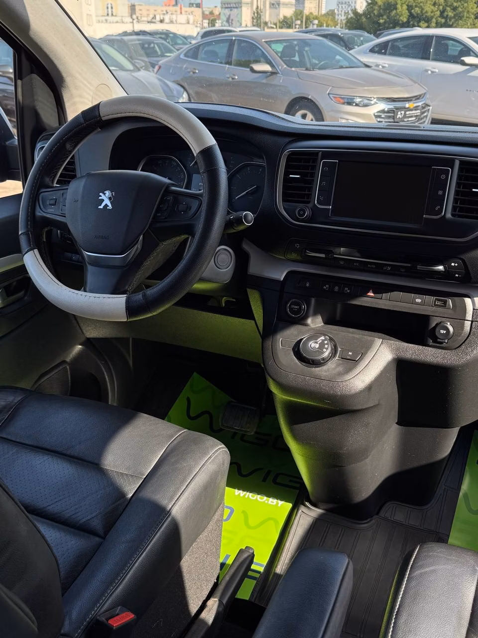 Peugeot Traveller фото 20