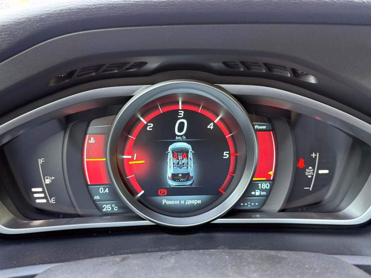 Volvo V40 фото 11