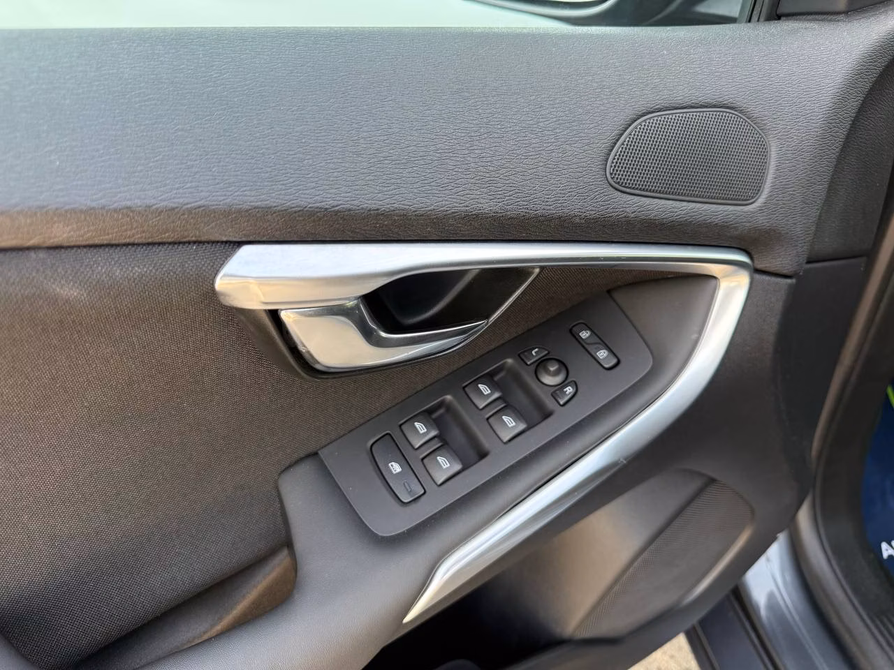 Volvo V40 фото 12
