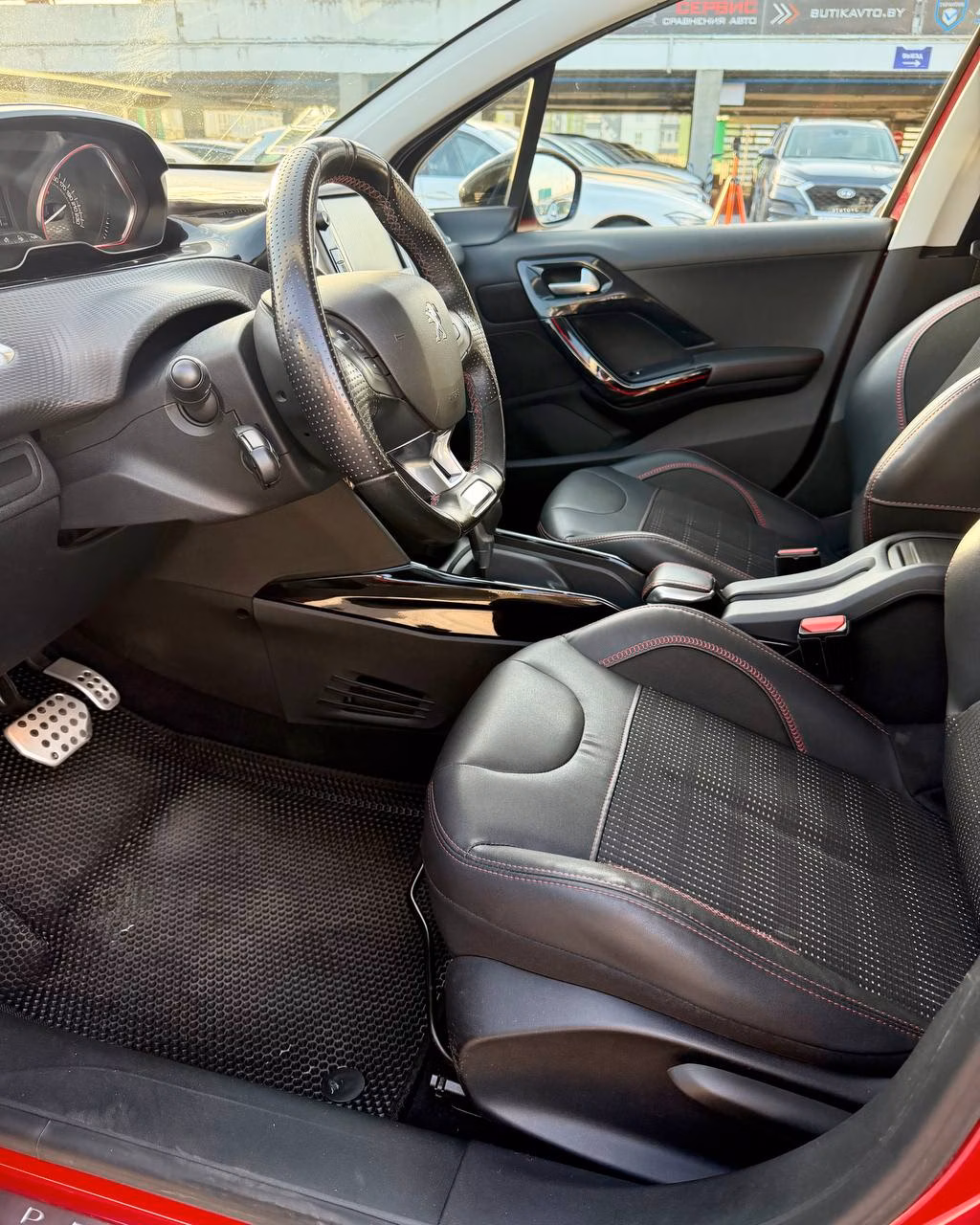 Peugeot 2008 фото 9