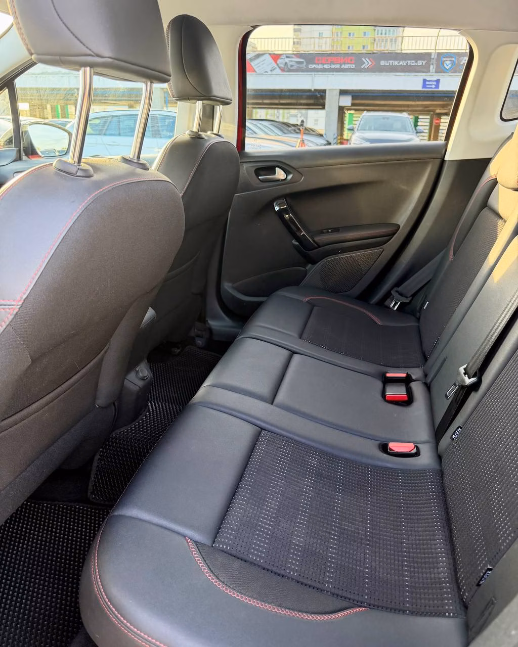 Peugeot 2008 фото 10