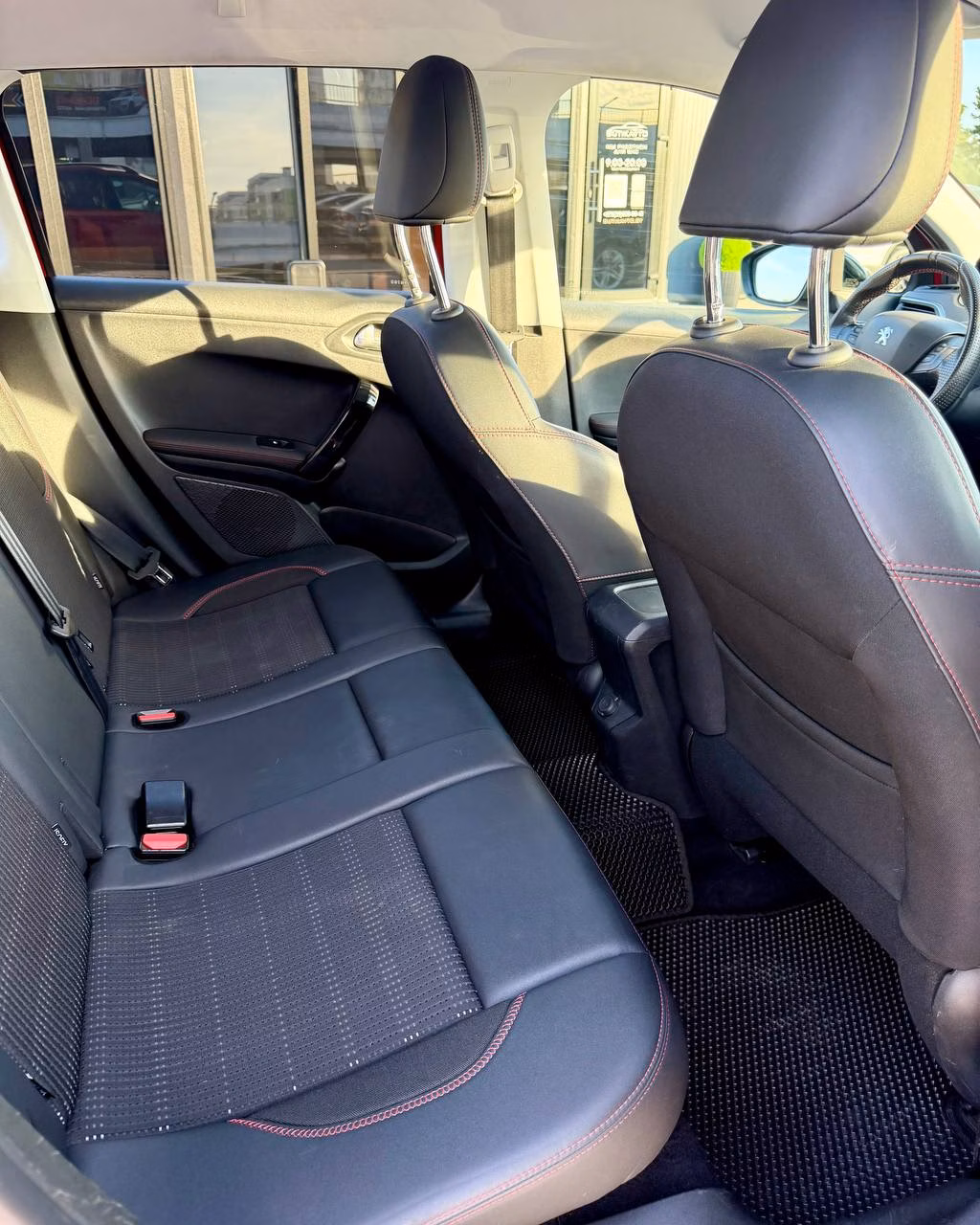 Peugeot 2008 фото 11
