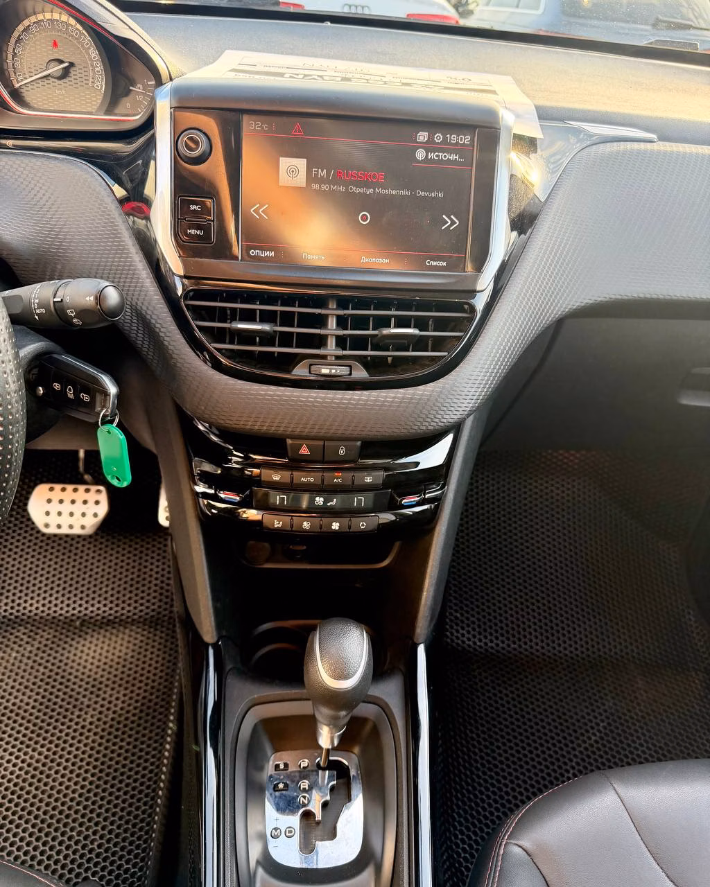 Peugeot 2008 фото 15