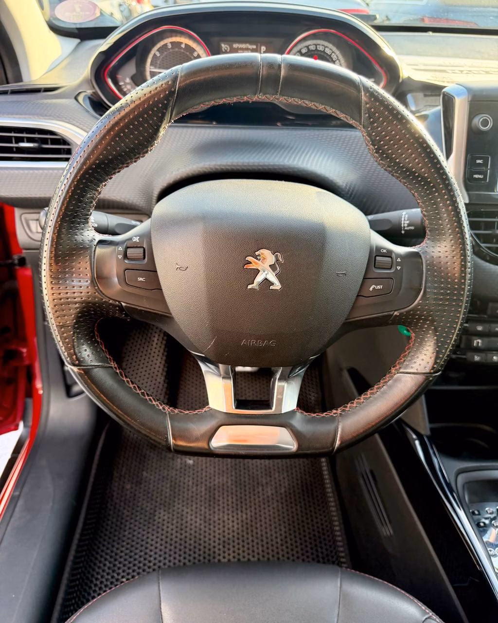 Peugeot 2008 фото 16