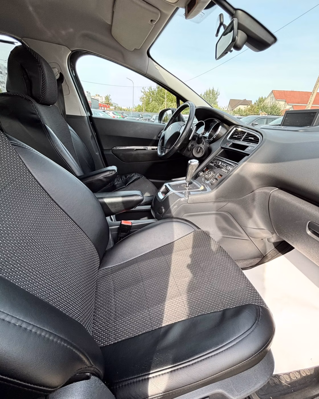 Peugeot 5008 фото 10