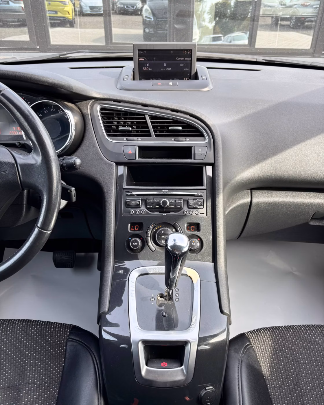 Peugeot 5008 фото 16