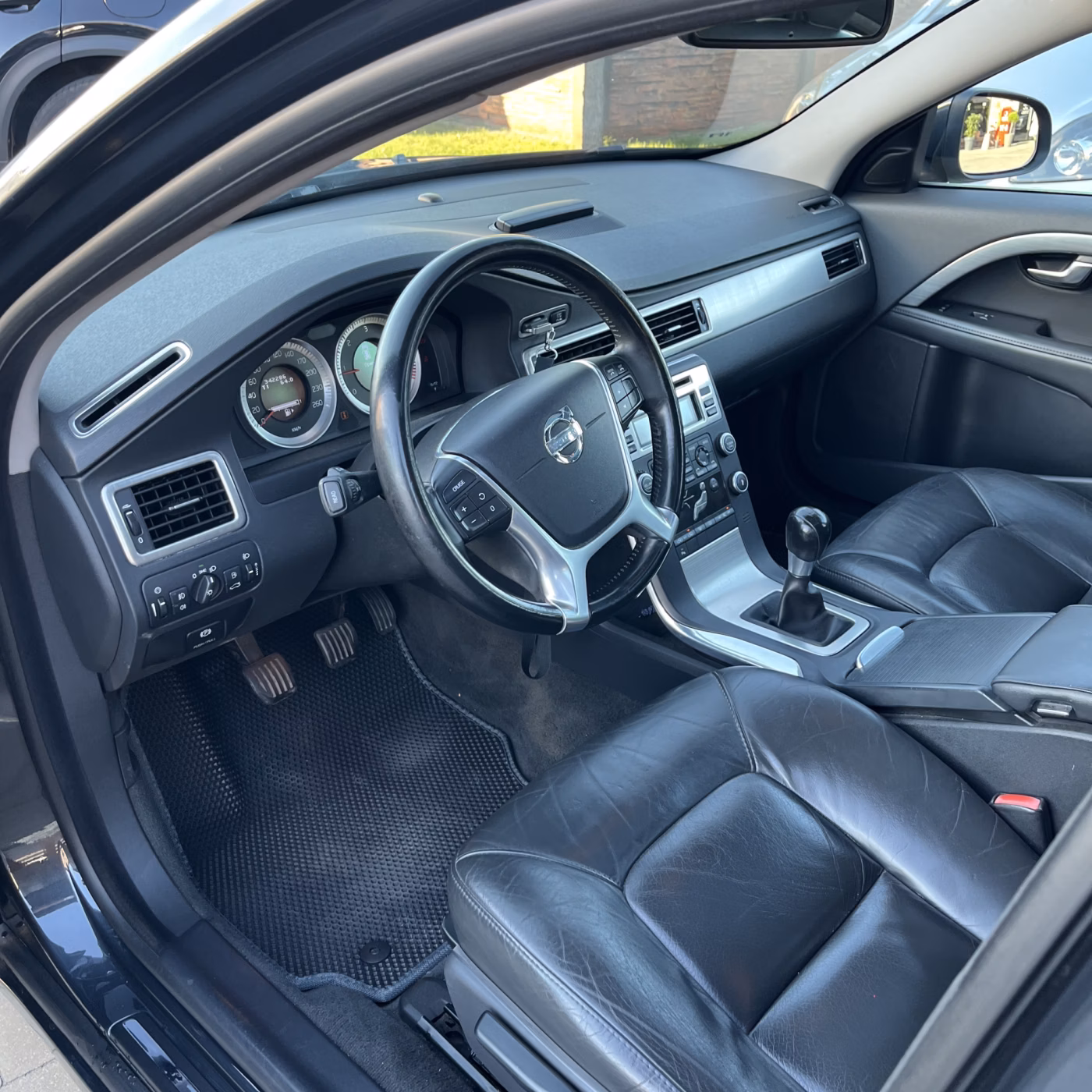 Volvo V70 фото 10