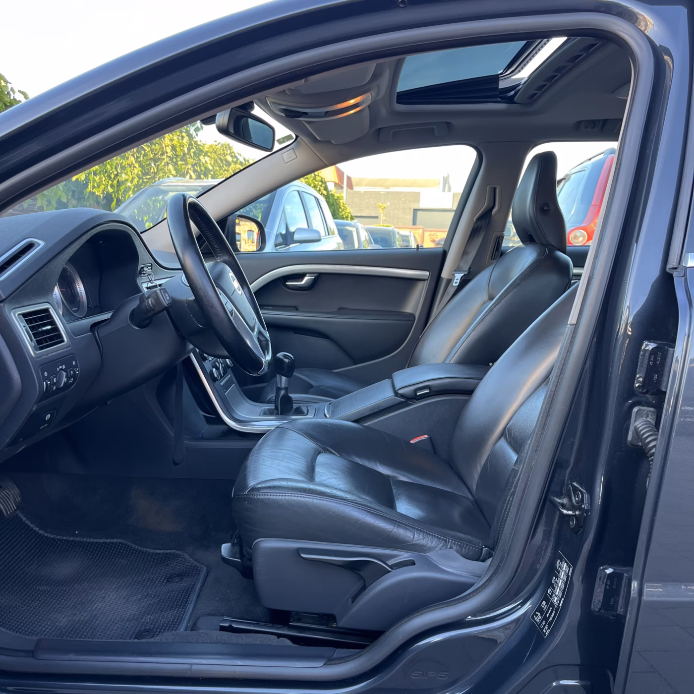 Volvo V70 фото 12