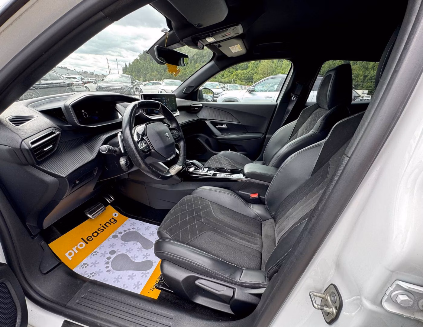 Peugeot 2008 фото 10