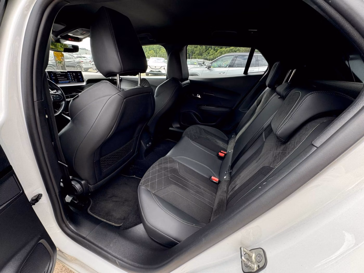 Peugeot 2008 фото 12