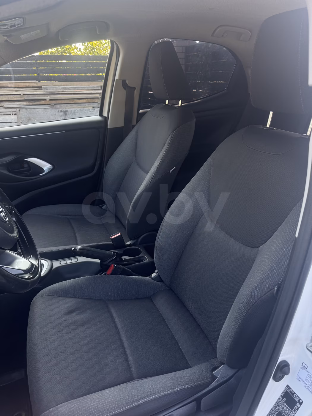 Toyota Yaris фото 14